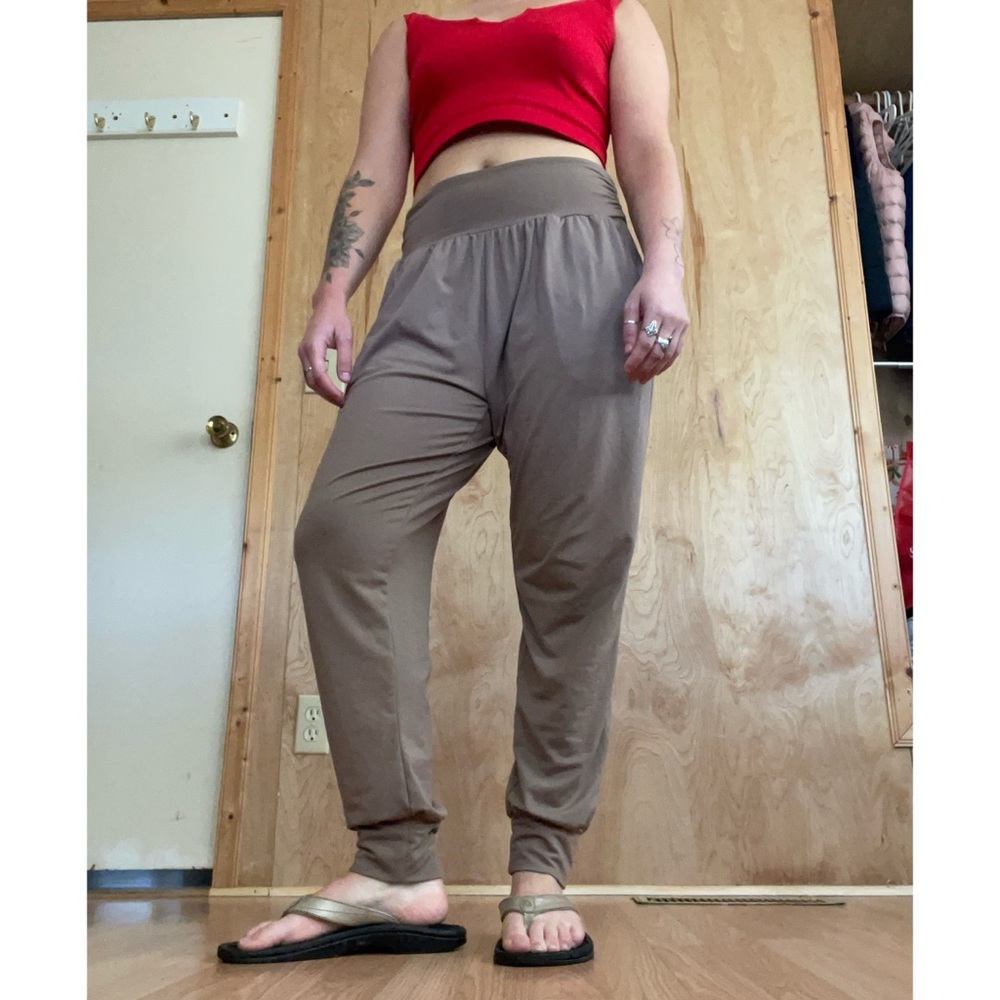 UE Women's Taupe Jogger Pants